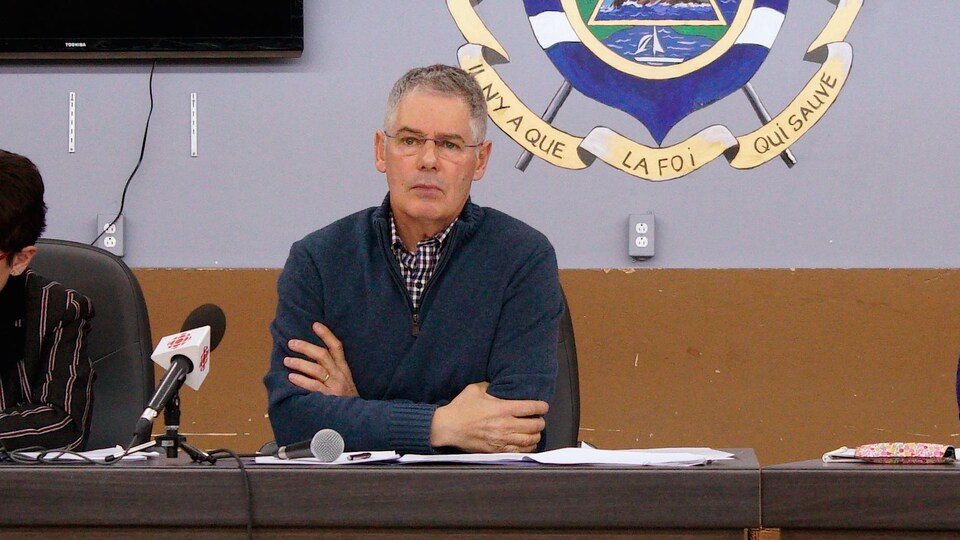Le maire de Baie-Trinité, Marc Tremblay, lors de la séance publique du conseil municipal
