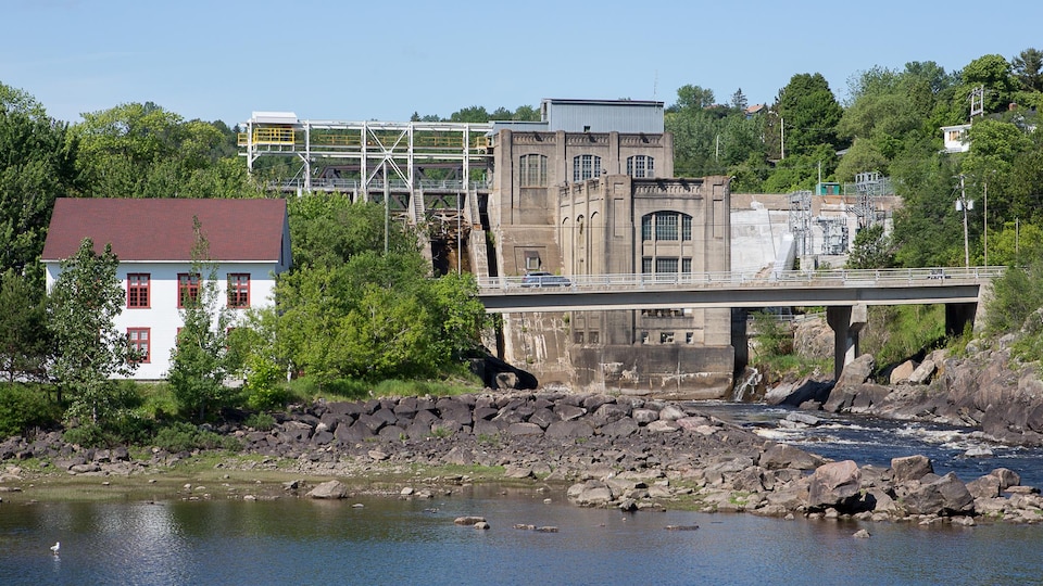 Le barrage opéré par Résolu dans le quartier du Bassin