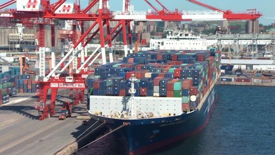 Les autorités portuaires d'Halifax considèrent l'option de déménager un terminal à conteneurs du côté de Dartmouth.