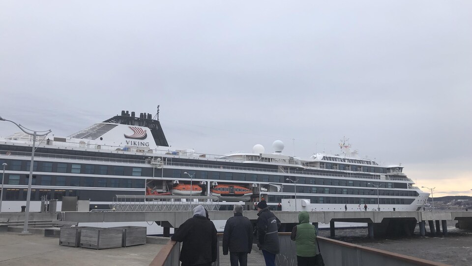 Un premier navire de croisière dans le fjord du Saguenay, après deux ans d’absence RadioCanada.ca Un premier navire de croisière dans le fjord du Saguenay, après deux ans d’absence RadioCanada.ca