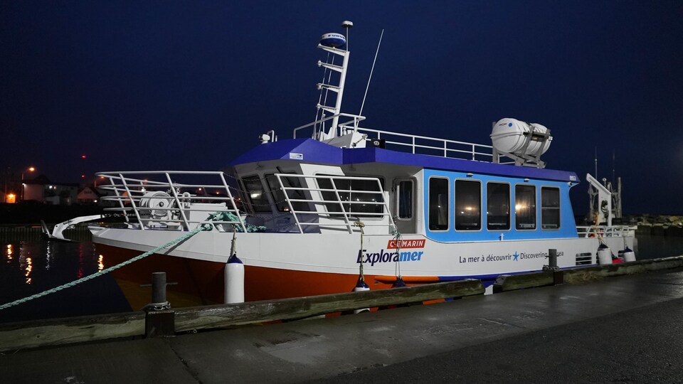 Le bateau est au quai de Rivière-au-Renard, le 28 avril 2021.