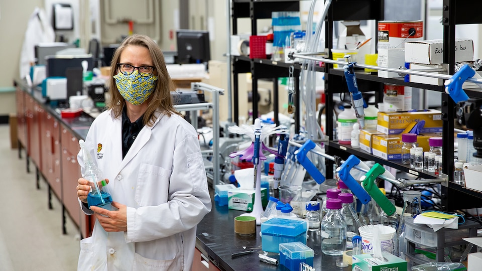 La Dre Belinda Heyne dans son laboratoire.