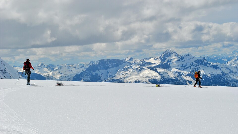 Ben Pelto et Noel Fitzpatrick en ski sur la neige.