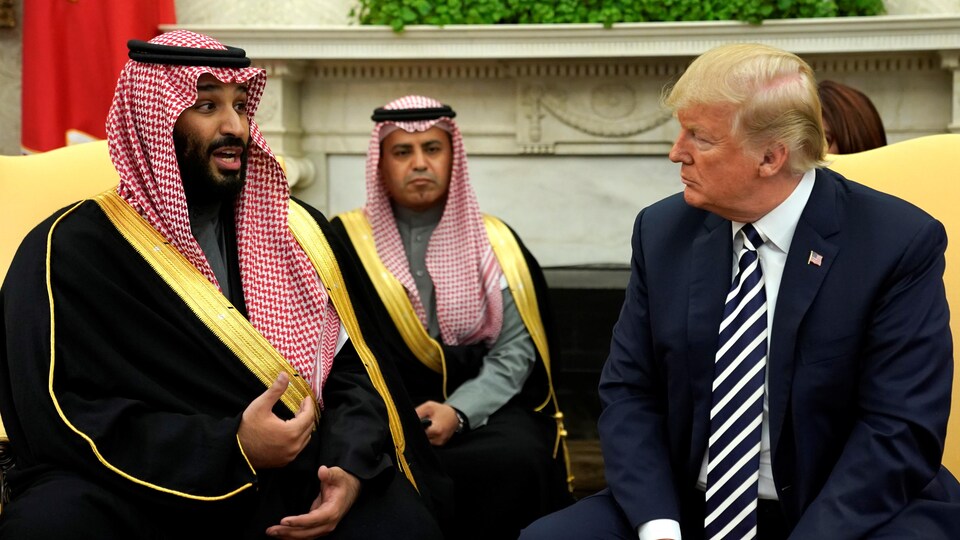 Le prince héritier Mohammed Ben Salmane avec Donald Trump lors d'une visite à Washington le 20 mars 2018. 