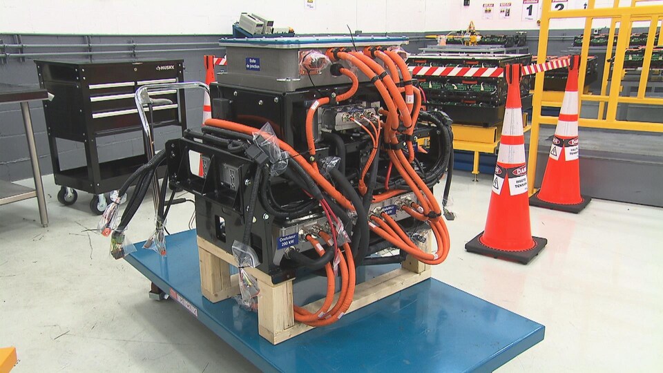 Ce berceau de Dana TM4 est un regroupement de sous-composants électriques qui remplacent le moteur comme fonction interne du véhicule électrique.