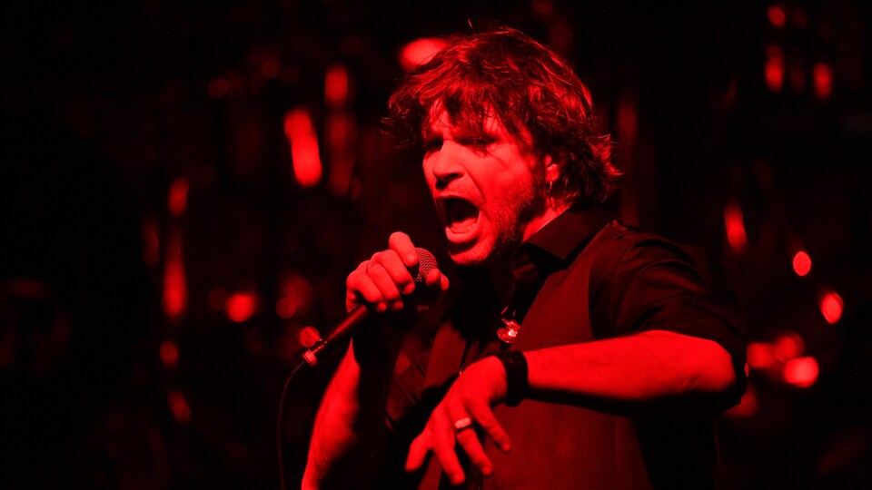 Le chanteur Bertrand Cantat a livré une performance à La Rochelle le 1er mars 2018.
