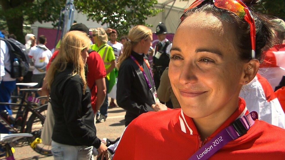 L'athlète de Gatineau Kathy Tremblay sourit. 