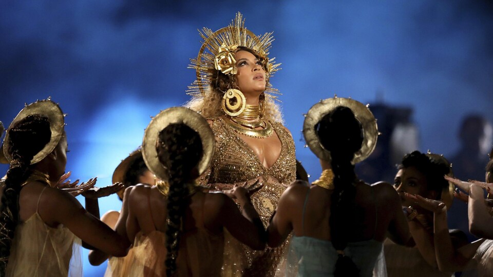 Beyoncé lors de sa performance aux Grammy