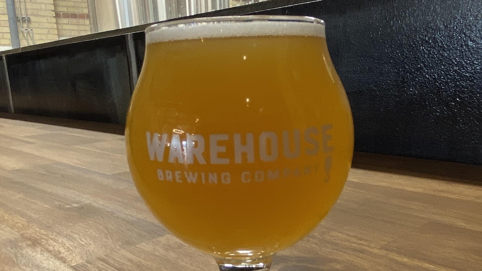 Un verre de bière du Warehouse Brewing Company situé à Regina.