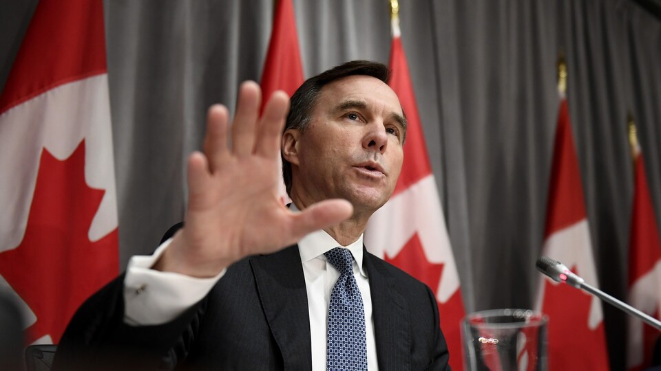 Le ministre des Finances Bill Morneau en conférence de presse.