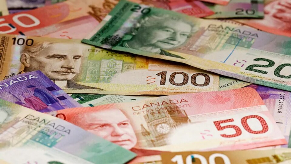 Des billets de banques.