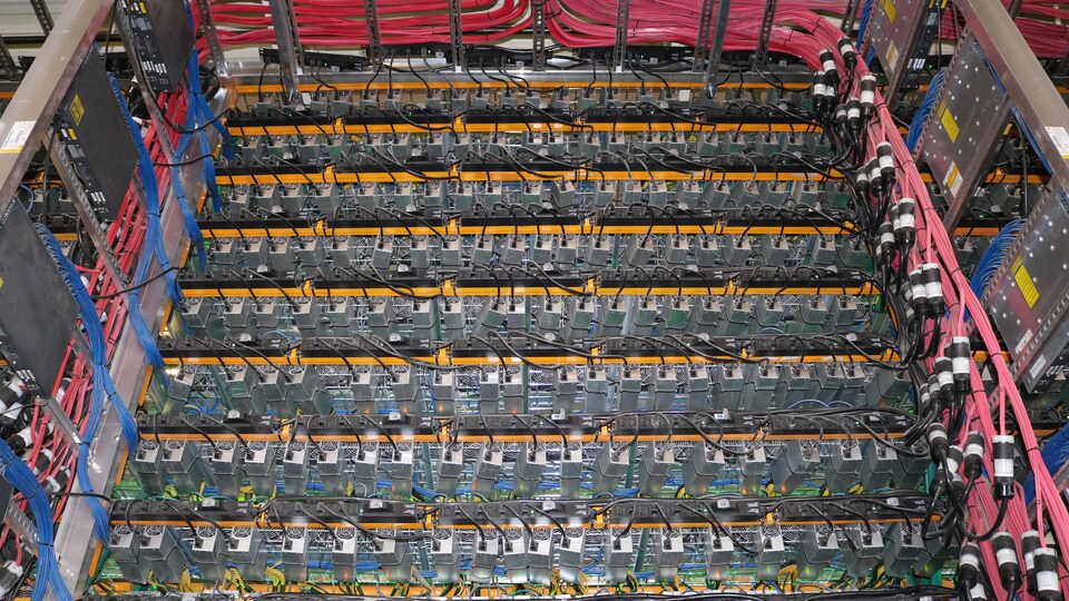 Bitfarms possède quatre mines de bitcoins en opération au Québec, dont celle-ci à Saint-Hyacinthe.
