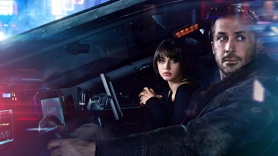 Le film « Blade Runner 2049 » met en vedette Ana de Armas et Ryan Gosling.