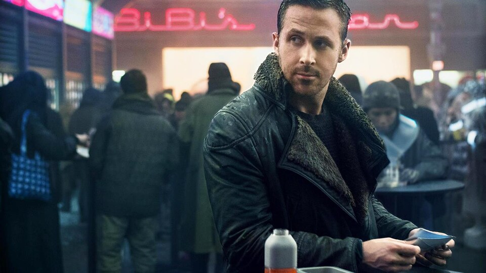 Ryan Gosling dans une scène du film « Blade Runner 2049 ».