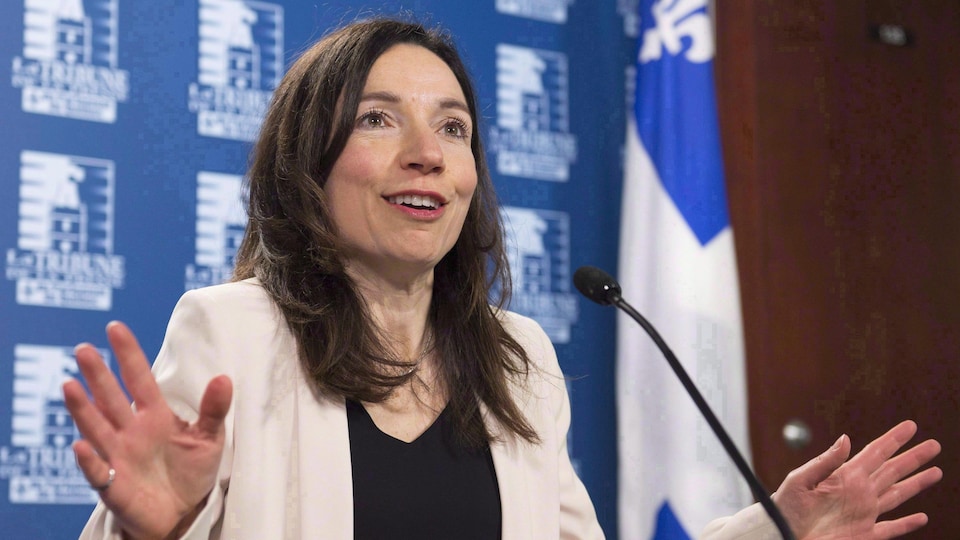 La chef du Bloc québécois, Martine Ouellet, lors d'une conférence de presse à Québec en mars 2017. 