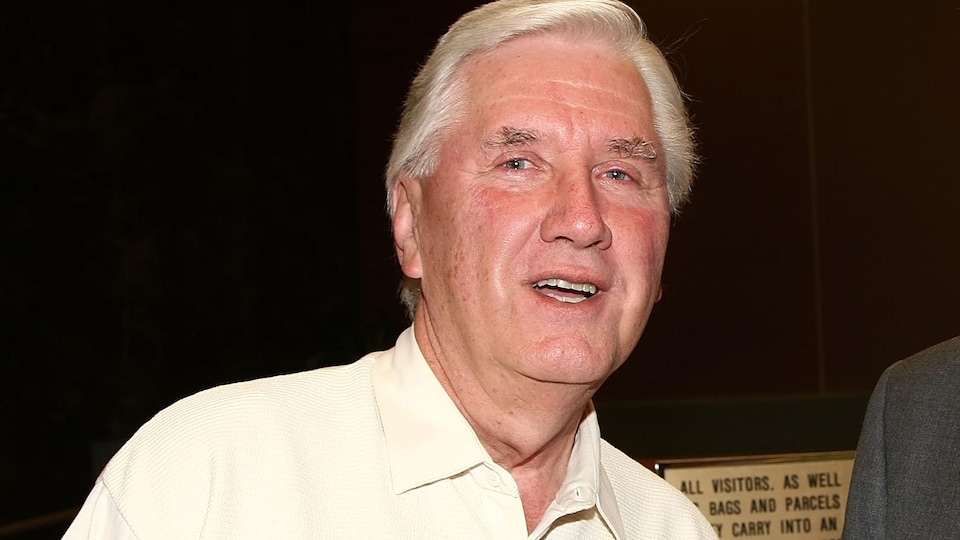 Bob Givens pose lors d'un événement de l'Académie des arts et des sciences du cinéma, en 2008.