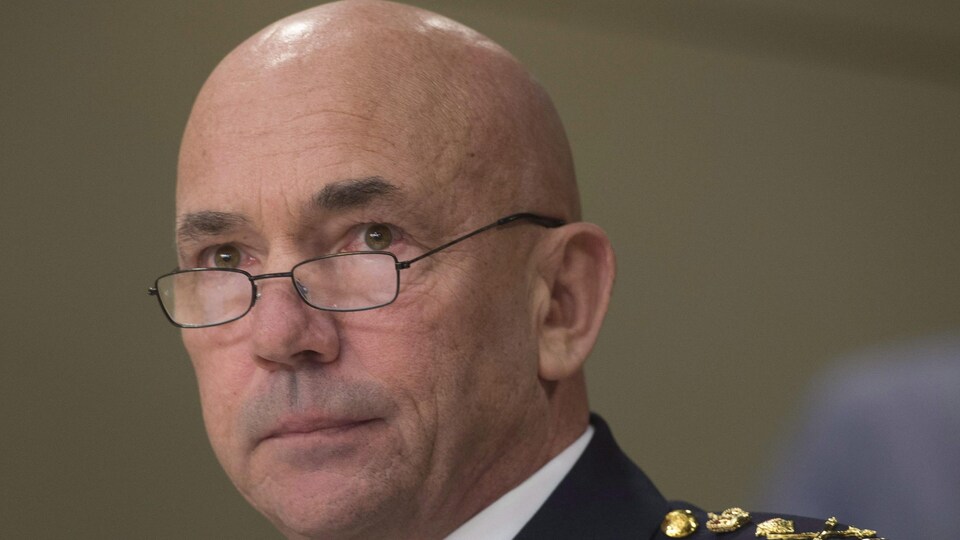 Le commissaire de la Gendarmerie royale du Canada (GRC), Bob Paulson, devant un comité du Sénat sur la défense et la sécurité nationale le 6 février 2017