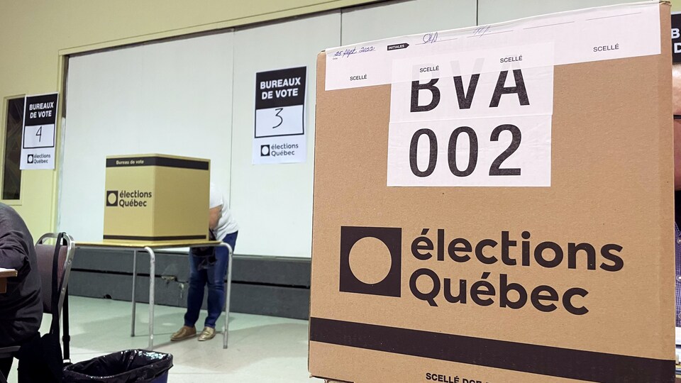 Une boîte de scrutin d'Élections Québec.