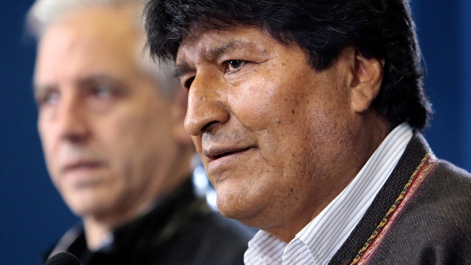 Le président de Bolivie Evo Morales s'adressant aux médias samedi.