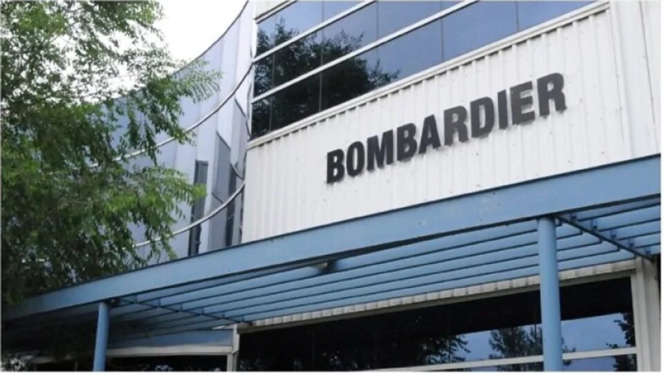 Enseigne de Bombardier sur un immeuble. 