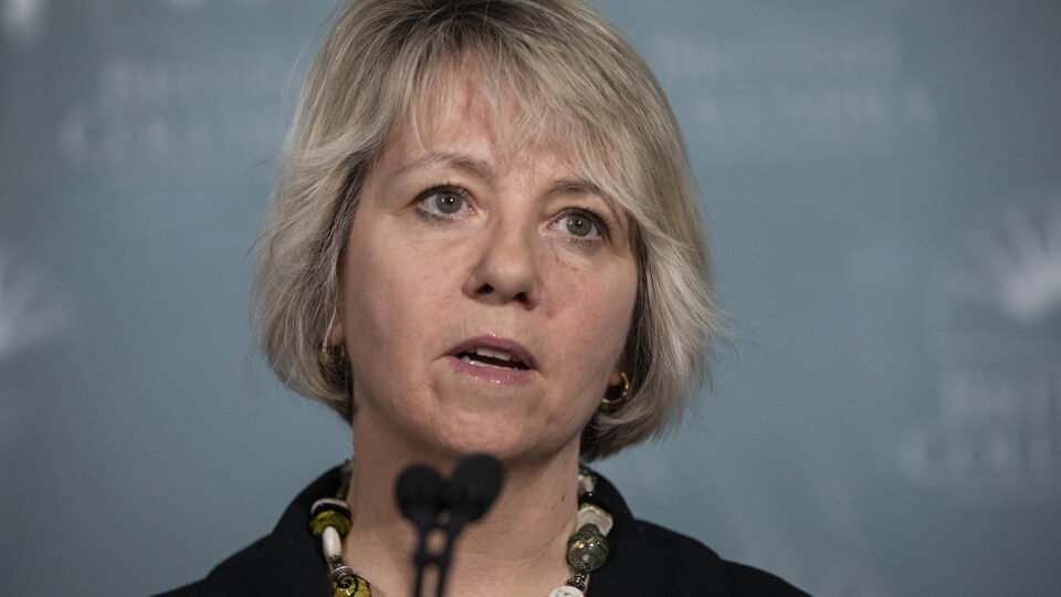 La médecin hygiéniste en chef, Bonnie Henry, en point de presse mardi.