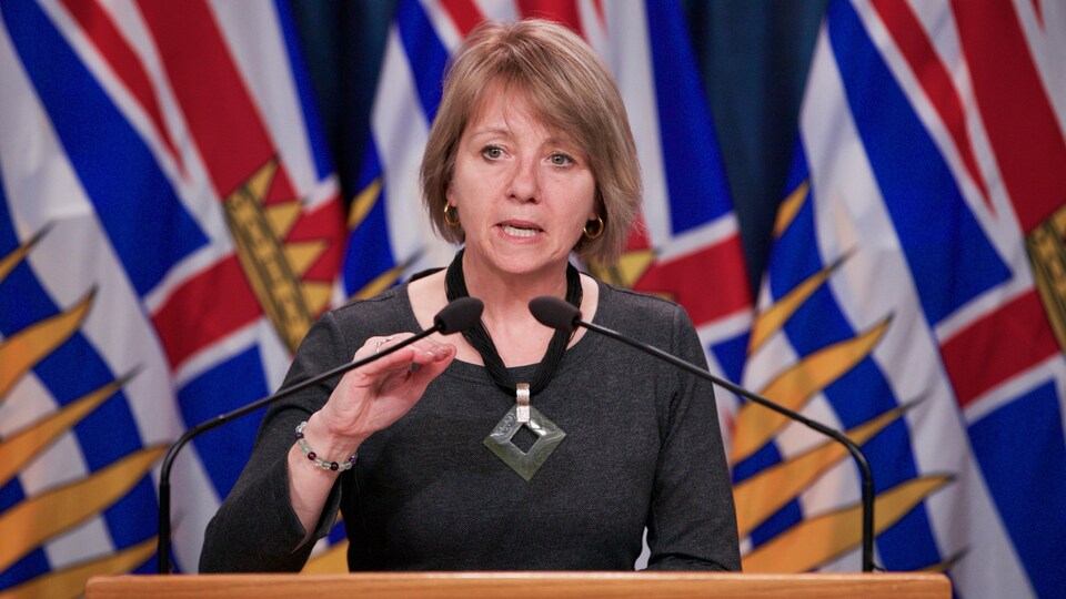 La médecin hygiéniste en chef de la Colombie-Britannique, Dre Bonnie Henry, en point de presse.