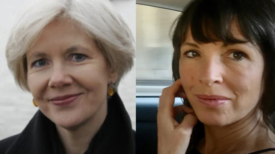 Les deux écrivaines esquissent un sourire.
