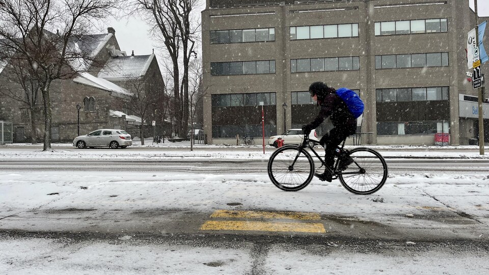 Un cycliste en action.