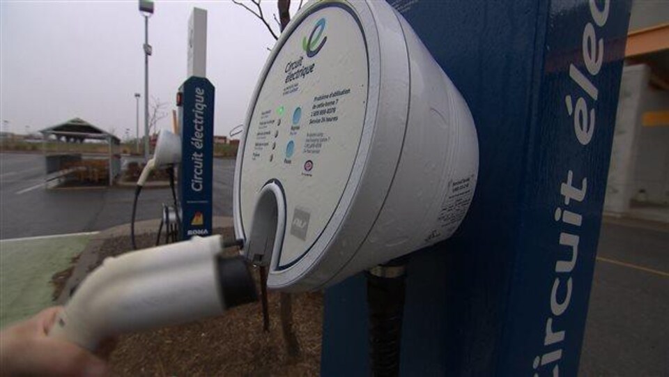 Une borne de recharge pour les voitures électriques
