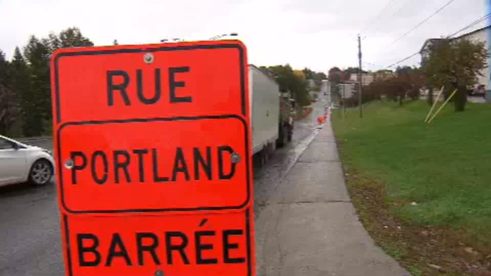 Panneau routier indiquant que le boulevard de Portland est fermé à la circulation.
