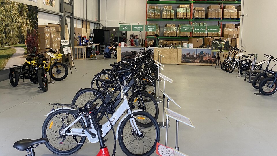 Des vélos en ventes à la boutique EBike Edmonton. Photo prise le 29 juin 2022. 