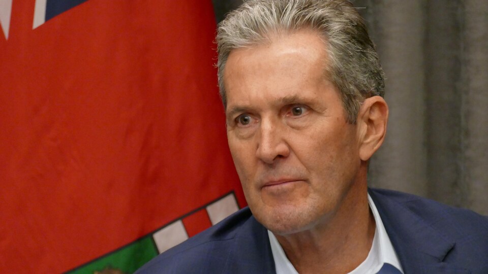 Le premier ministre du Manitoba, Brian Pallister, est en gros plan.