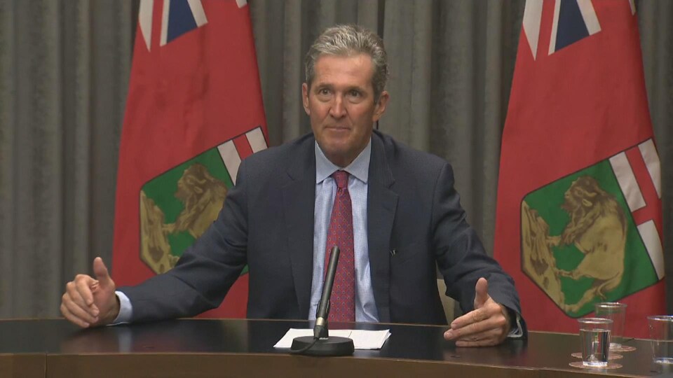 Brian Pallister en conférence de presse.