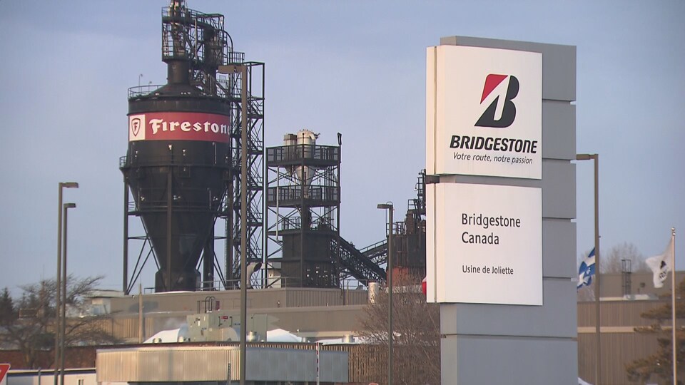 Panneau de l'usine de Bridgestone à Joliette.