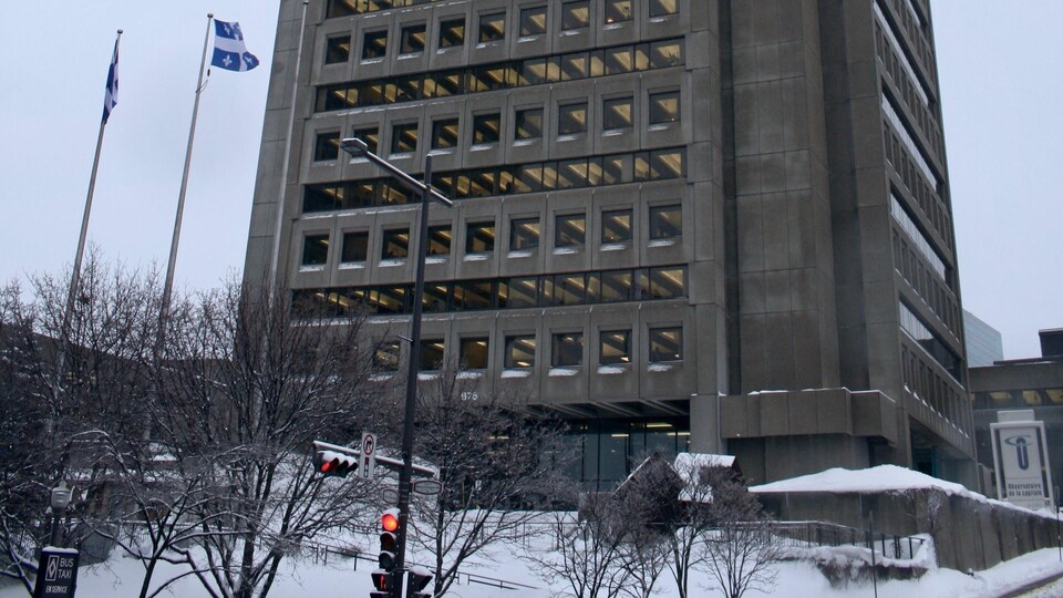Un immeuble de bureaux du gouvernement du Québec.
