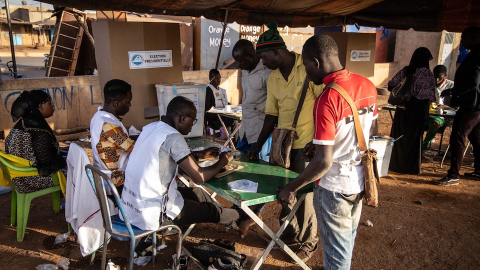 Un bureau de vote à Ouagadougou.