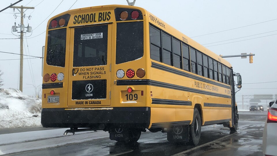 Un autobus scolaire.