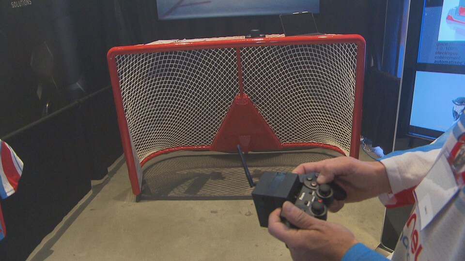 Un but de hockey qui peut bouger grâce à une télécommande.