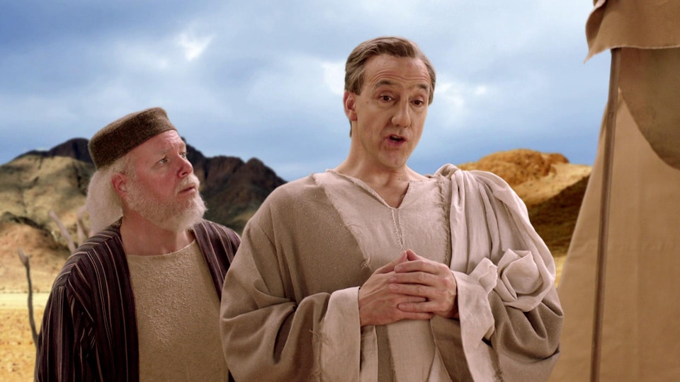 Deux hommes sont vêtus de costume de l'époque du Nouveau Testament.