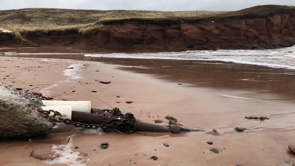 Les câbles sous-marins à l'Étang-du-Nord aux Îles-de-la-Madeleine. 