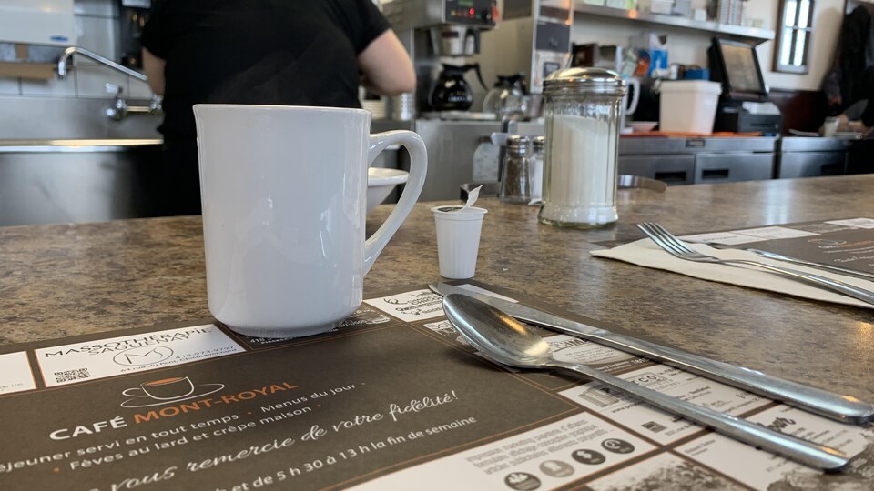 Le mythique Café MontRoyal cherche un nouveau propriétaire Radio