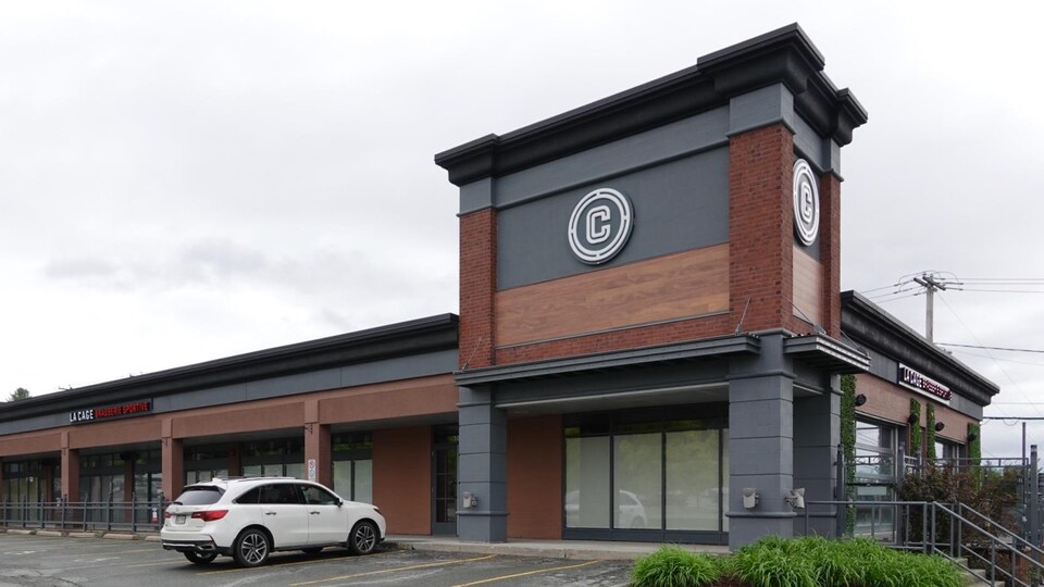 Des restaurants de Sherbrooke demeureront fermés Coronavirus Radio