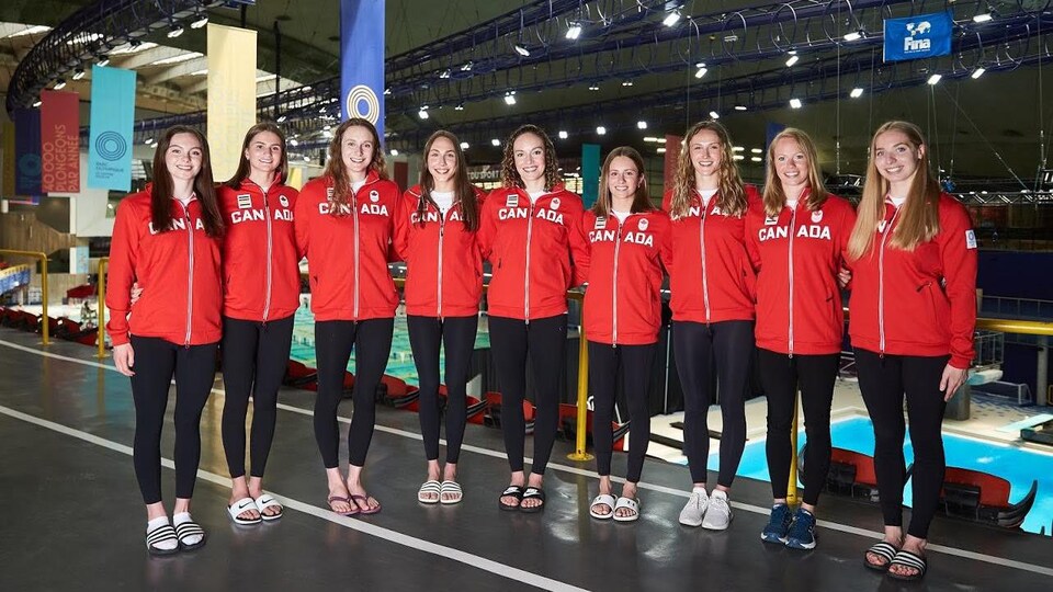 Les nageuses de l'équipe canadienne.