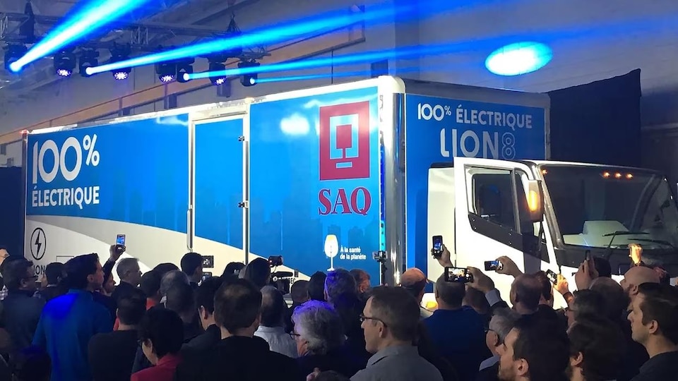 Le camion électrique Lion8 présenté aux médias le 11 mars 2019.