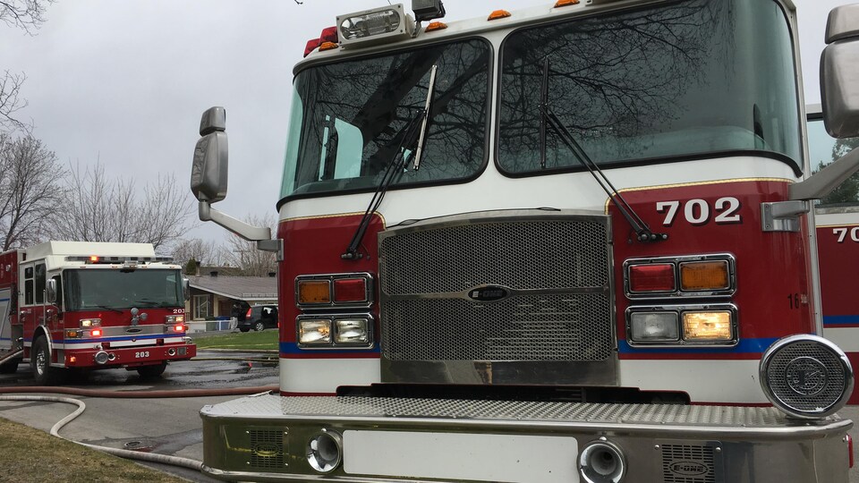 Deux camions de pompiers à Saguenay
