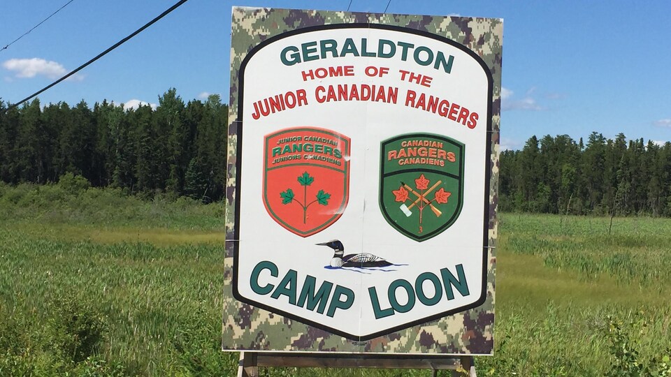 Une affiche du camp des Rangers juniors au nord tenu au nord de Geraldton.