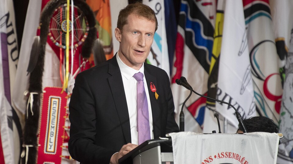 Le ministre des Services aux Autochtones, Marc Miller, prend la parole à la réunion annuelle des chefs de l’Assemblée des Premières Nations à Ottawa, le mardi 3 décembre 2019.