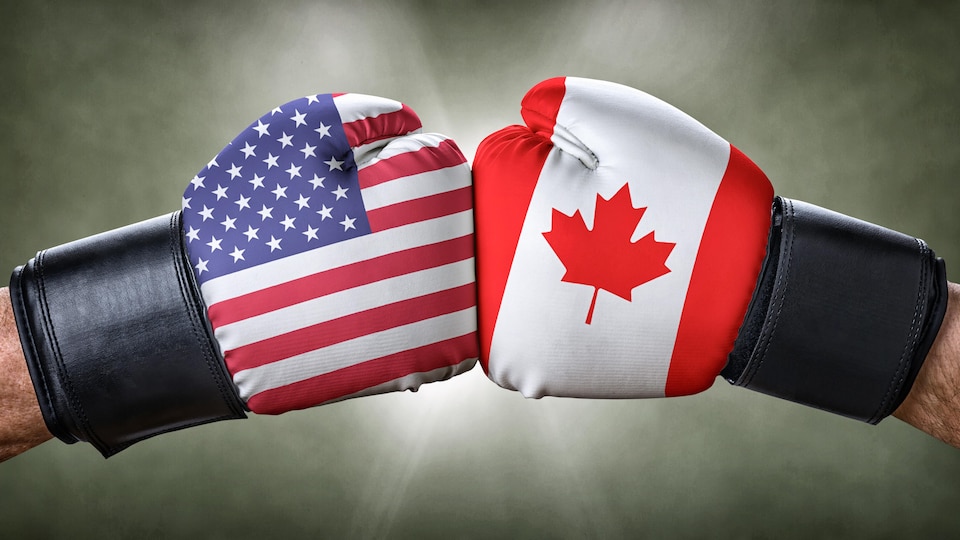 Un gant de boxe aux couleurs du drapeau américain et un gant de boxe aux couleurs du drapeau canadien se cognent. 