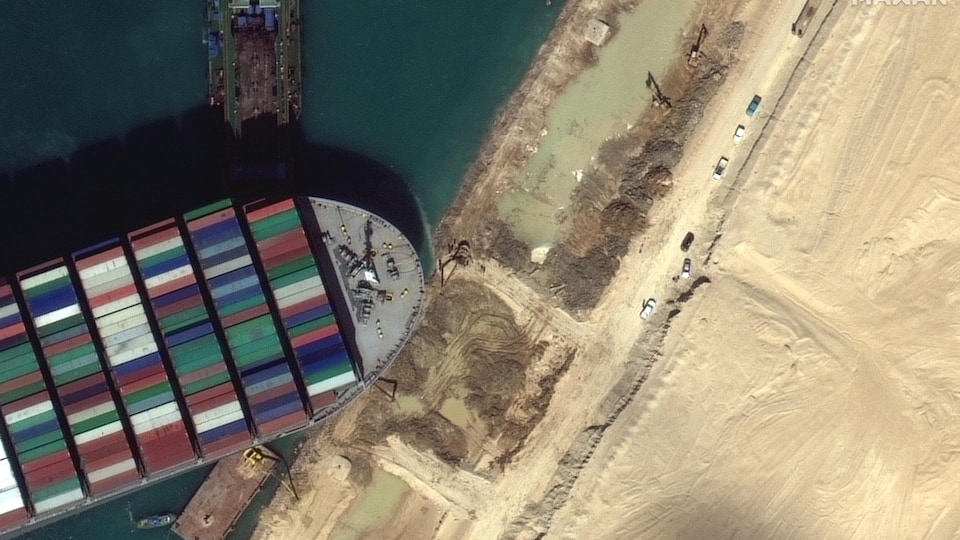 Une image satellite du navire coincé en Égypte. 