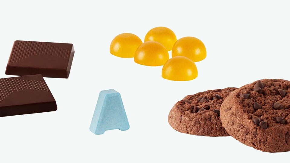 Des biscuits, des bonbons et du chocolat.
